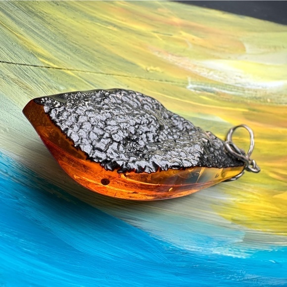 LARGE AMBER PENDANT DANGLE AMBER WITH BITS OF FLORA GREEN GLOW 5487 Y - Picture 7 of 11